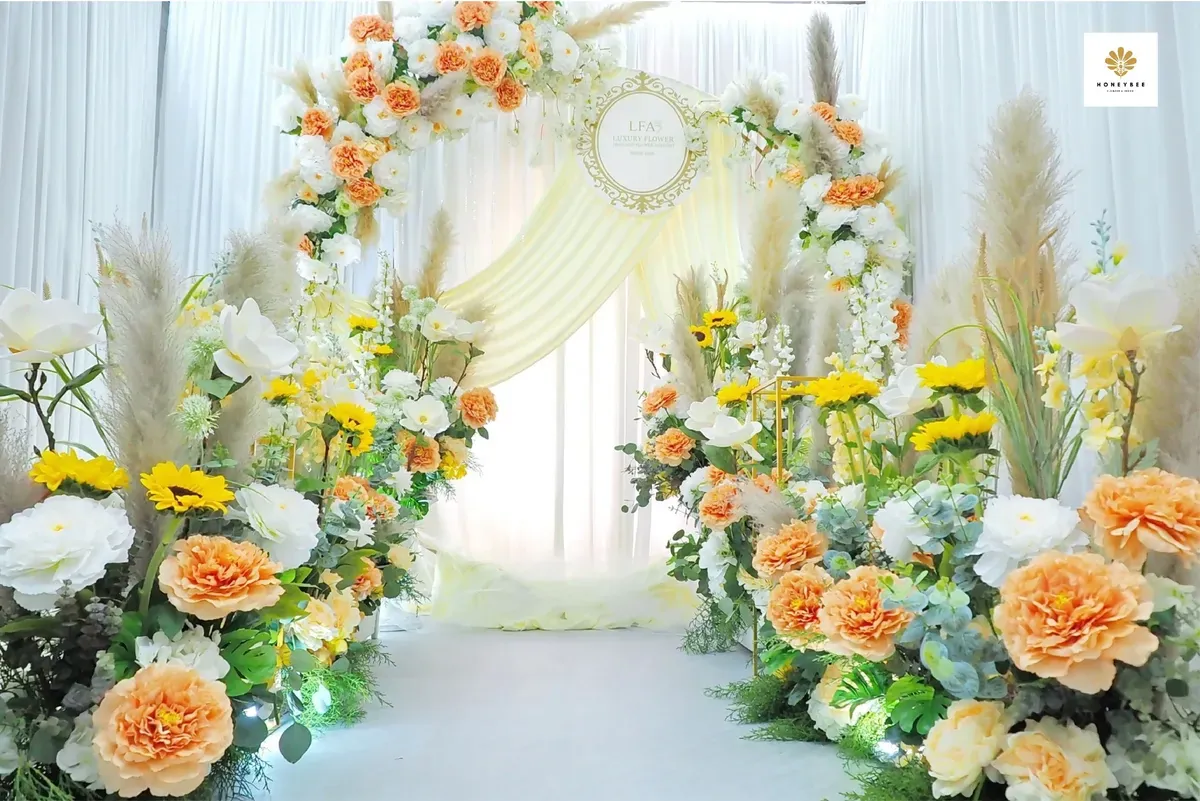 รับจัดดอกไม้งานแต่งงาน ซุ้มดอกไม้ และตกแต่งสถานที่ โดยร้านดอกไม้หาดใหญ่ Honeybee Flowers