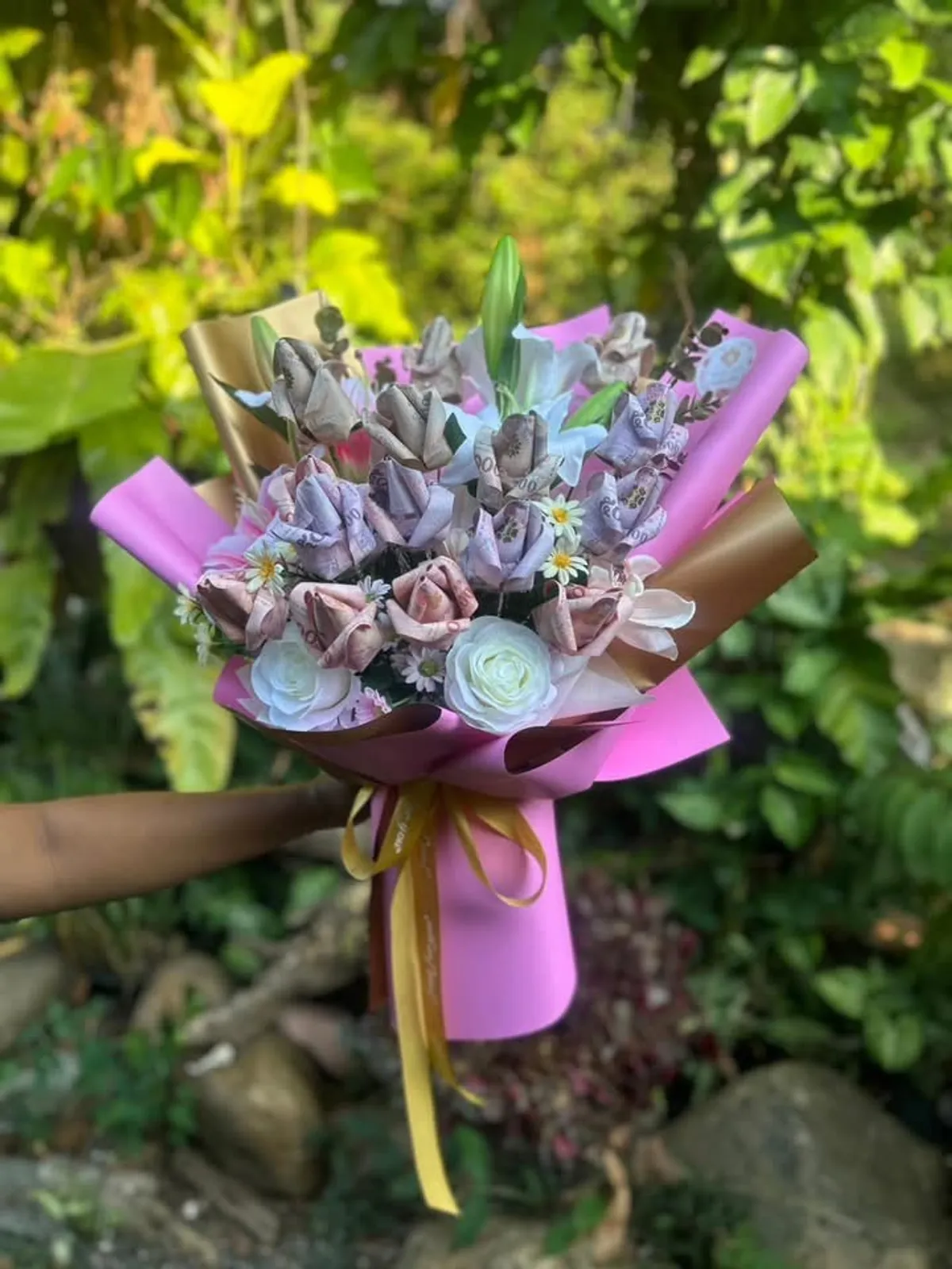 ช่อธนบัตรรับปริญญา ของขวัญแสดงความยินดีที่ทั้งสวยและใช้ประโยชน์ได้จริง
